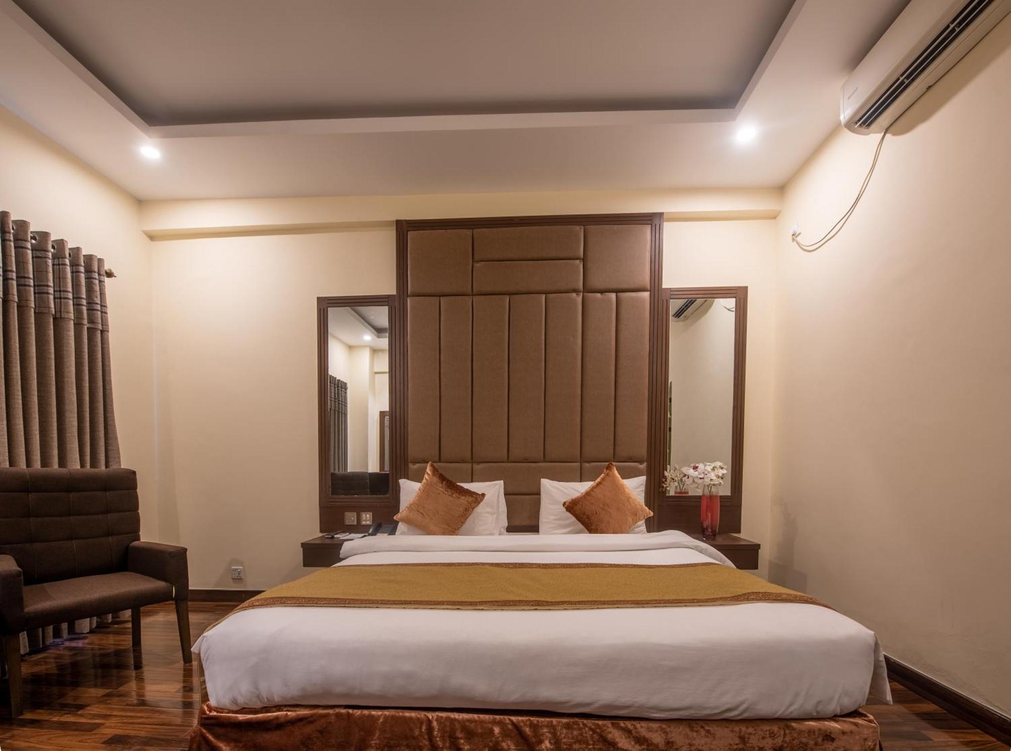 Legend Hotel Исламабад Экстерьер фото